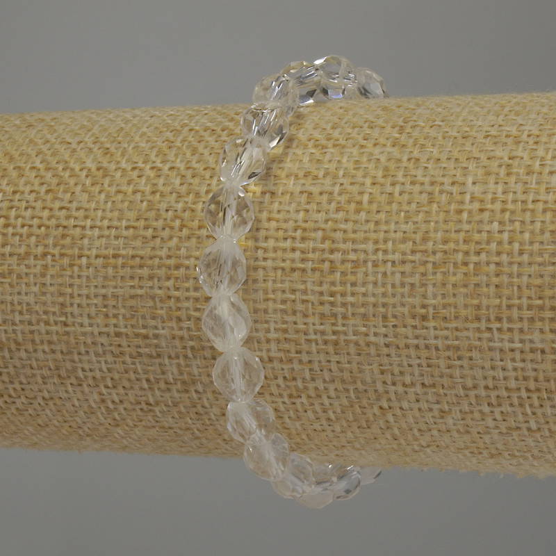 Bransoletka z fasetowanego kryształu górskiego, w kształcie bikonusu, średnica 6 mm, długość 18 cm, elastyczna