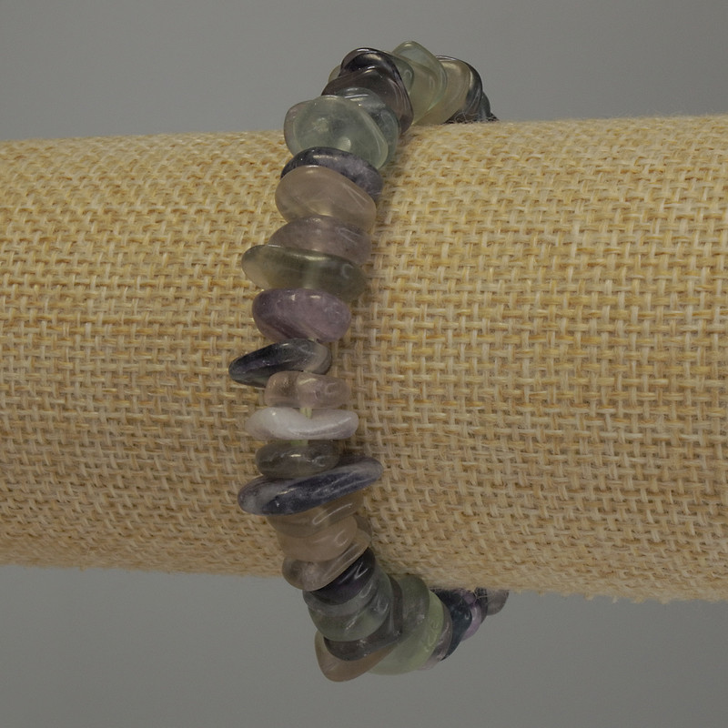 Bransoletka z fluorytu – drobne fragmenty, średnica 10–14×3 mm, długość 18 cm, elastyczna