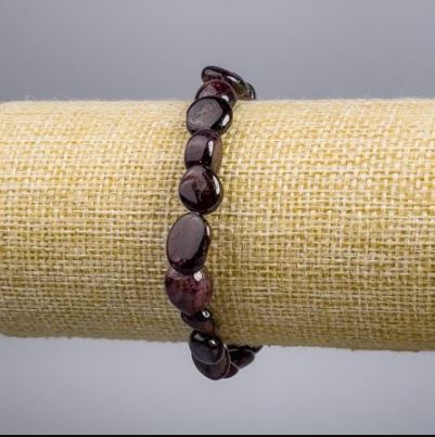 Bransoletka z granatu fasetowanego, średnica 8-11×8 mm ±, długość 18 cm, na elastycznej gumce