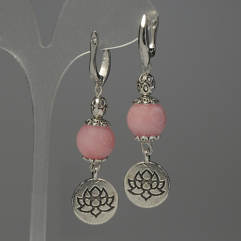 Kolczyki z różowego kwarcu, kulka 12 mm, z metalowymi wstawkami, długość około 60 mm