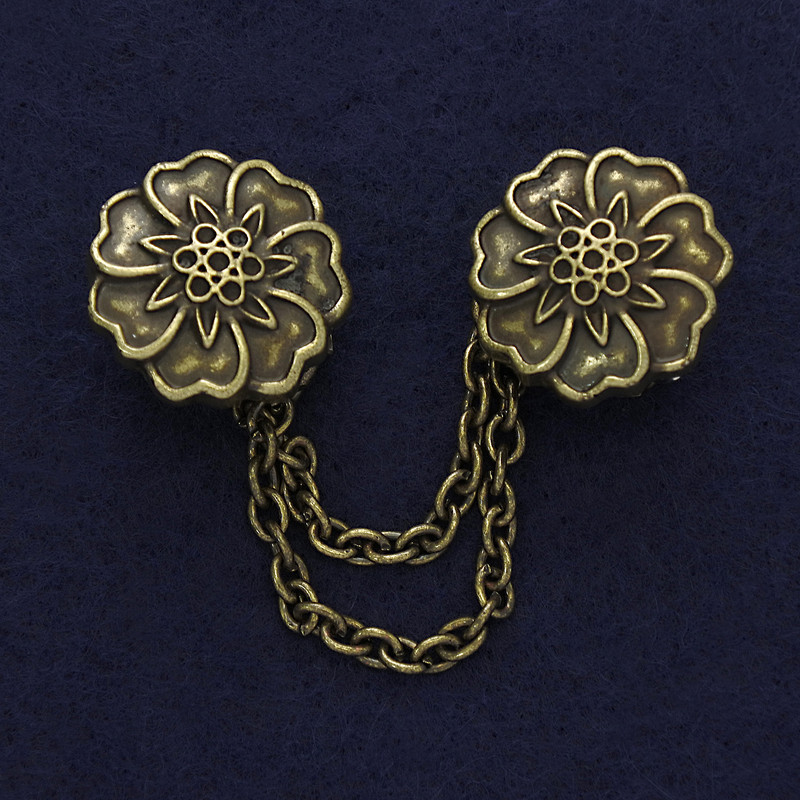 Broszka do kardiganów w kolorze brązu, średnica 21 mm ±, długość łańcuszka 9 cm ±