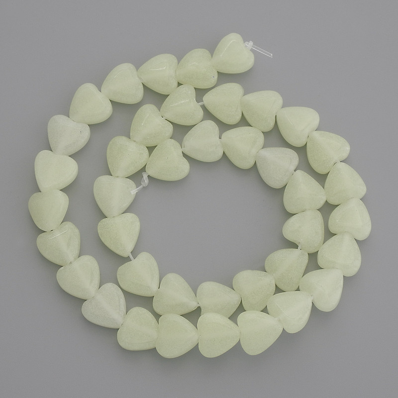 Koraliki onyks w kształcie serca, zielony połysk, 10x10 mm, na żyłce, długość 36 cm+
