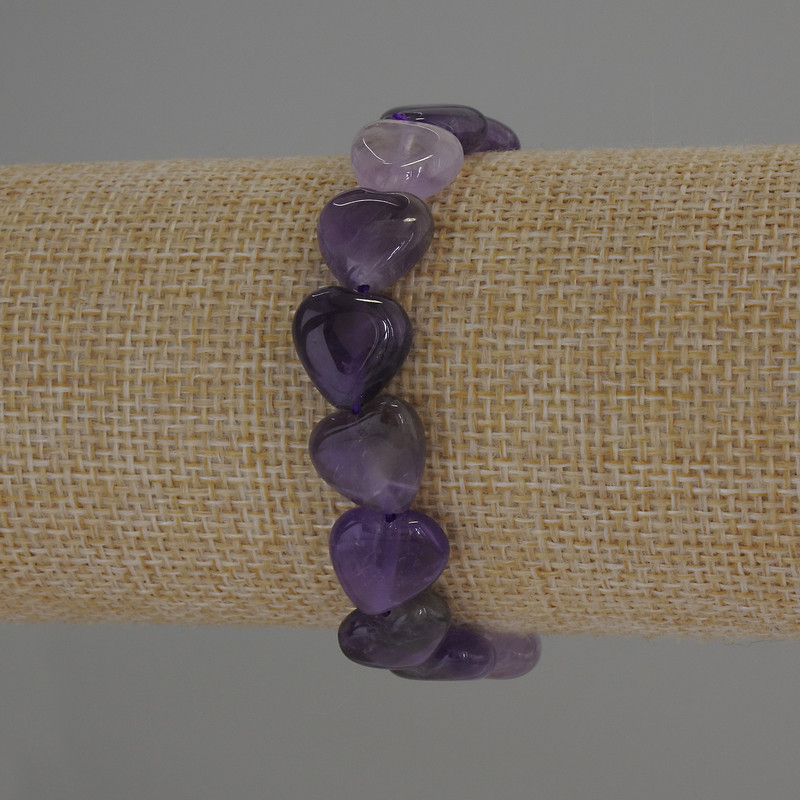 Bransoletka z ametystu w kształcie serca, średnica około 12×12 mm, długość 18 cm, elastyczna