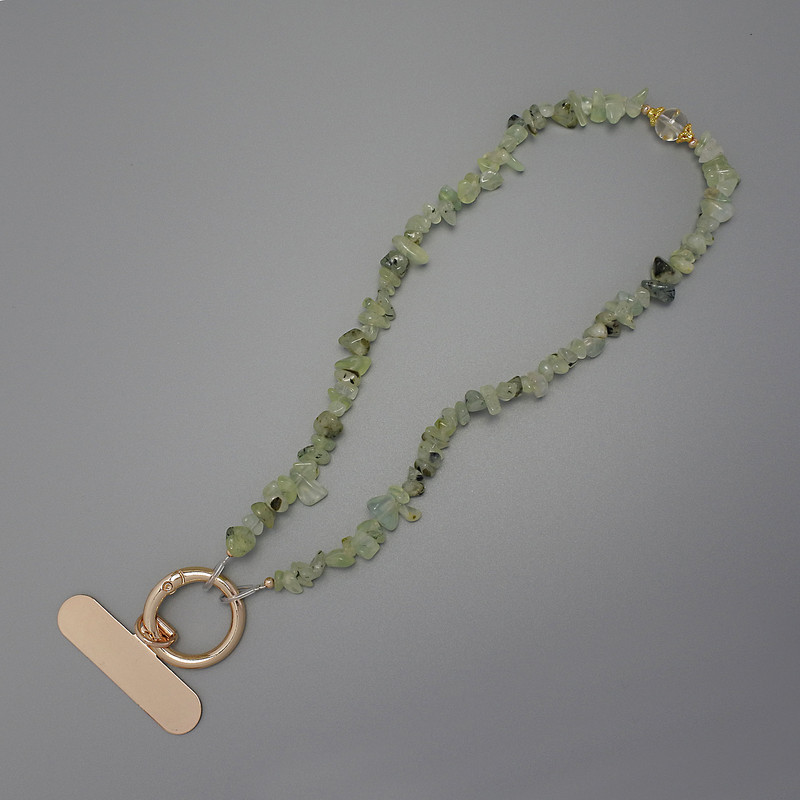 Brelok do telefonu z prehnitu – drobne koraliki 4–10×2–4 mm + pierścień, średnica 24 mm, długość 40 cm (37 cm po koralikach)
