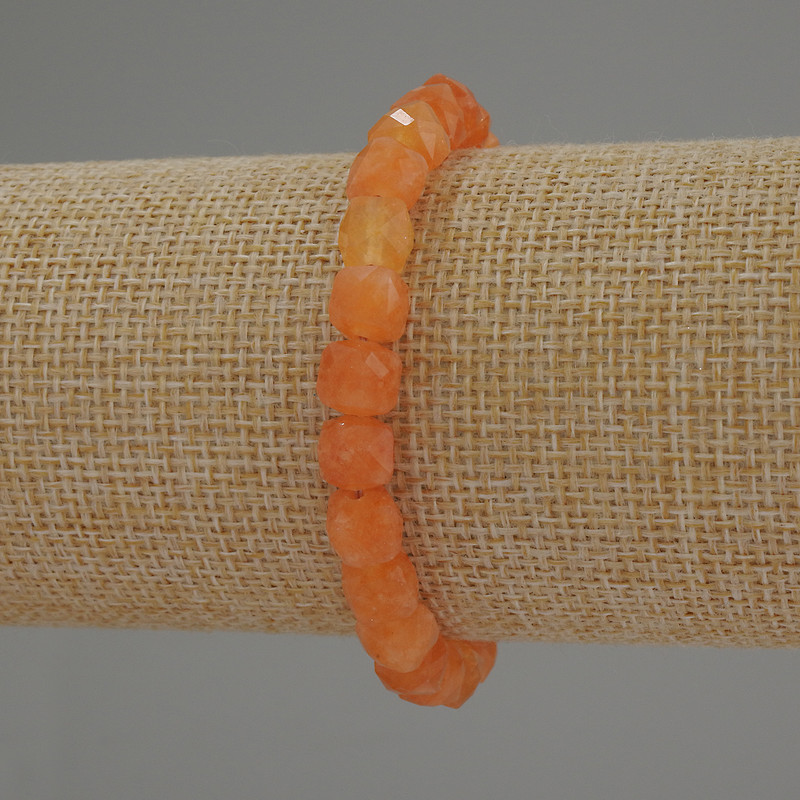 Bransoletka z nefrytu Mashan, fasetowane sześciany, wymiar 7×7 mm, długość ok. 18 cm, na elastycznej gumce