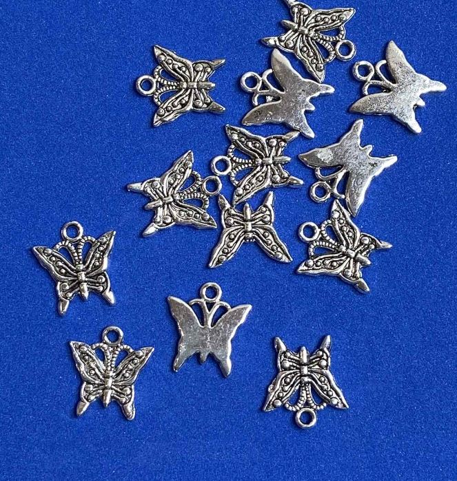 Zawieszka biżuteryjna Motyl 18×16 mm opakowanie 20 g ± 18 szt.