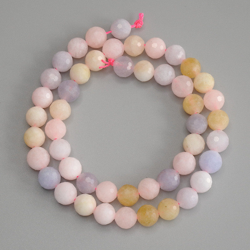Koraliki morganitu fasetowane — kula, średnica 8 mm, długość 37 cm