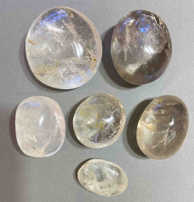 Wyprzedaż (za 100 g) Kamień pamiątkowy Górski kryształ – asortyment, rozmiary, cena za 100 g (pęknięcia, odpryski, przetarcia)