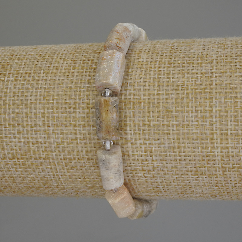 Bransoletka ze skamieniałego korala, fasetowana