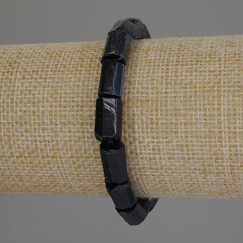 Bransoletka z turmalinu, fasetowane kamienie, średnica 12×7 mm ±, długość 18 cm ±, na elastycznej gumce