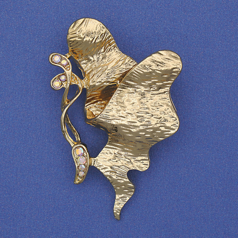 Broszka Akcent z tęczowymi kryształami, złoty metal 50×30 mm+