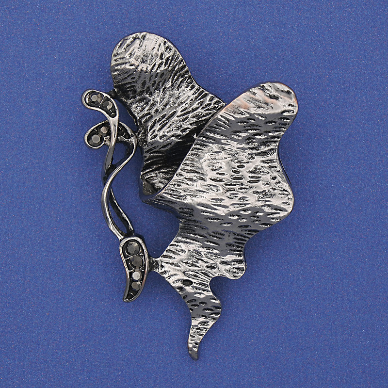 Broszka Akcent z szarymi strassami