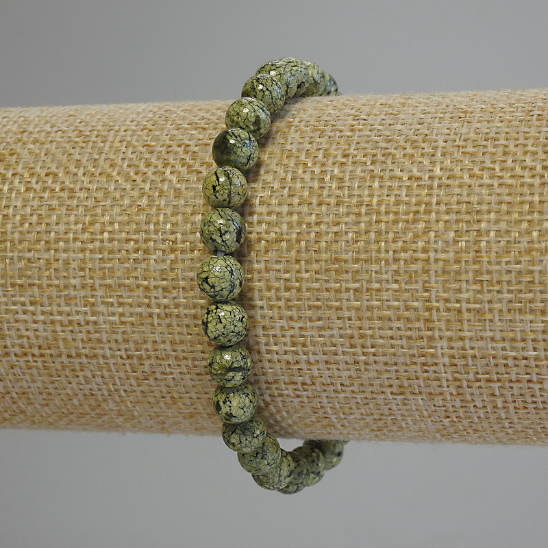 Bransoletka z serpentynu — gładkie kuleczki o średnicy 6 mm ±, długość 18 cm ± (na elastycznej bazie)