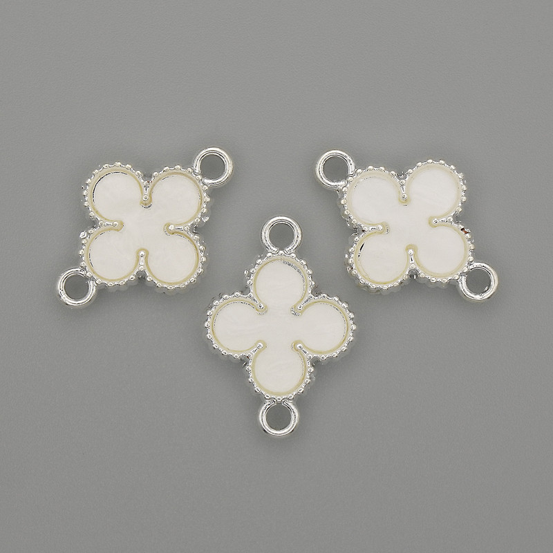 Konektor koniczyna, kolor biały, metal srebrzysty, 20×14 mm, op. 3 szt.