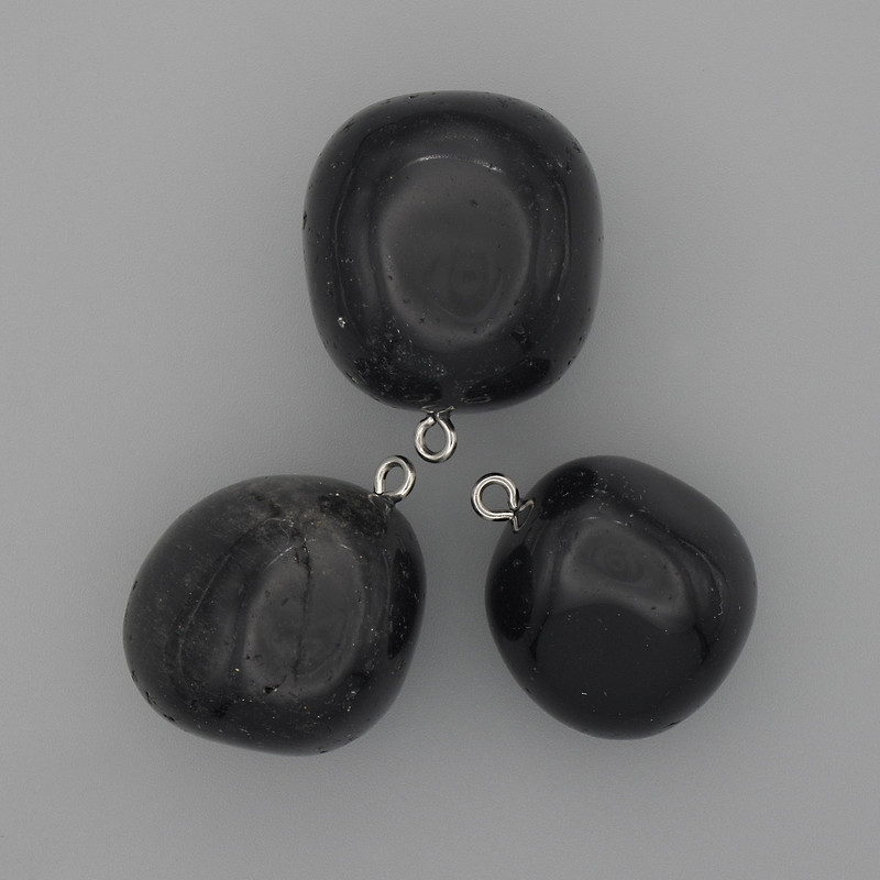 Wisiorek z agatu w kostce, wymiary 20×20 mm, długość około 25 mm