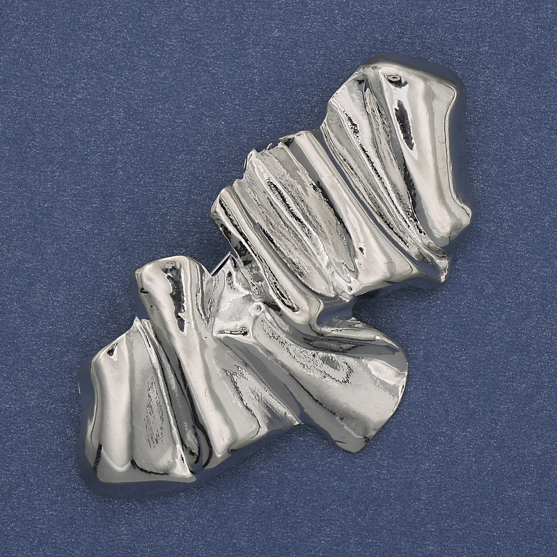 Broszka Akcent srebrzysty metal 65×36 mm+