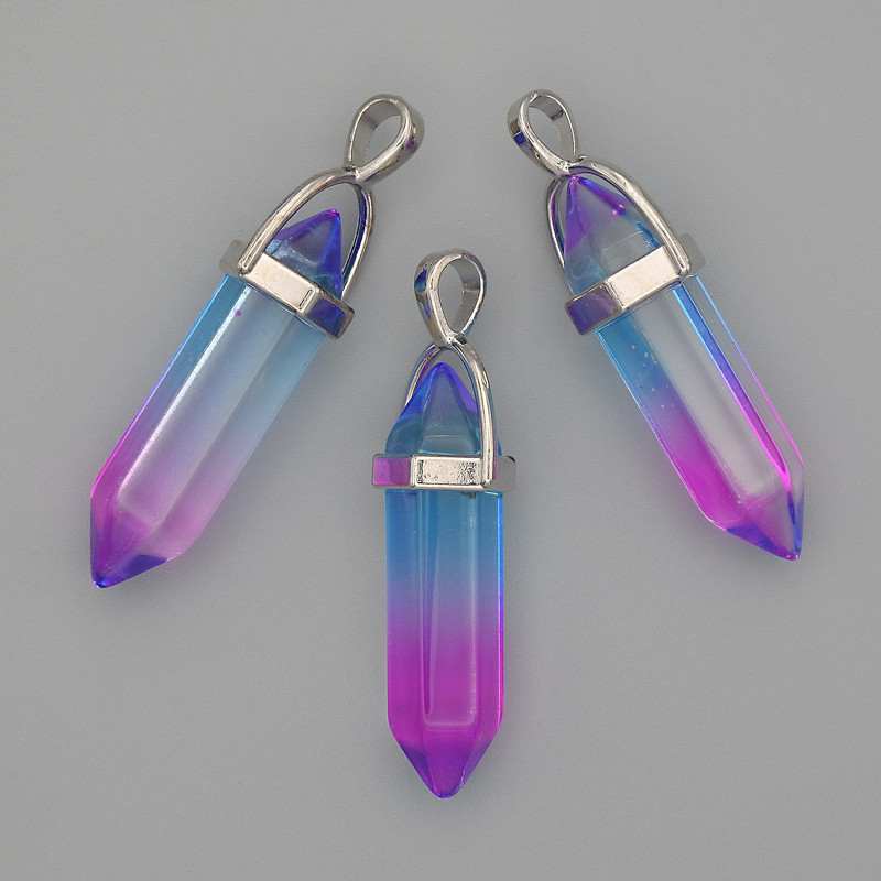 Wisiorek ze szkła kolorowego w kształcie sześciokątniego kryształu – kula 8x31x41 mm+