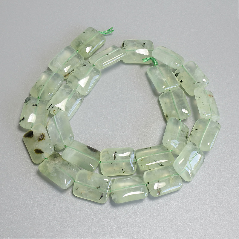 Koraliki z prenitu prostokątne, wymiary 16×12 mm, na nici, długość 40 cm