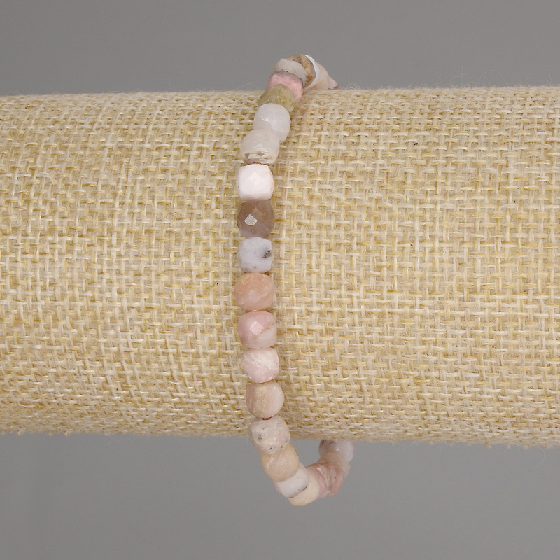 Bransoleta z różowego opalu, fasetowana kostka