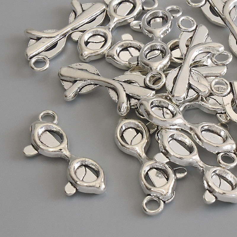 Wisiorek zawieszka 'Okulary' kolor metalu srebrny, średnica 23×9 mm, opakowanie 15 szt.