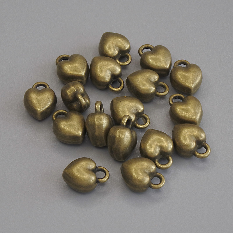 Wisiorek-serce w kolorze brązu, średnica 9×7 mm, opakowanie 18 szt.