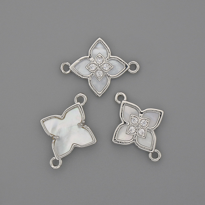 Konektor perłowy 15x19mm ± srebrzysty metal