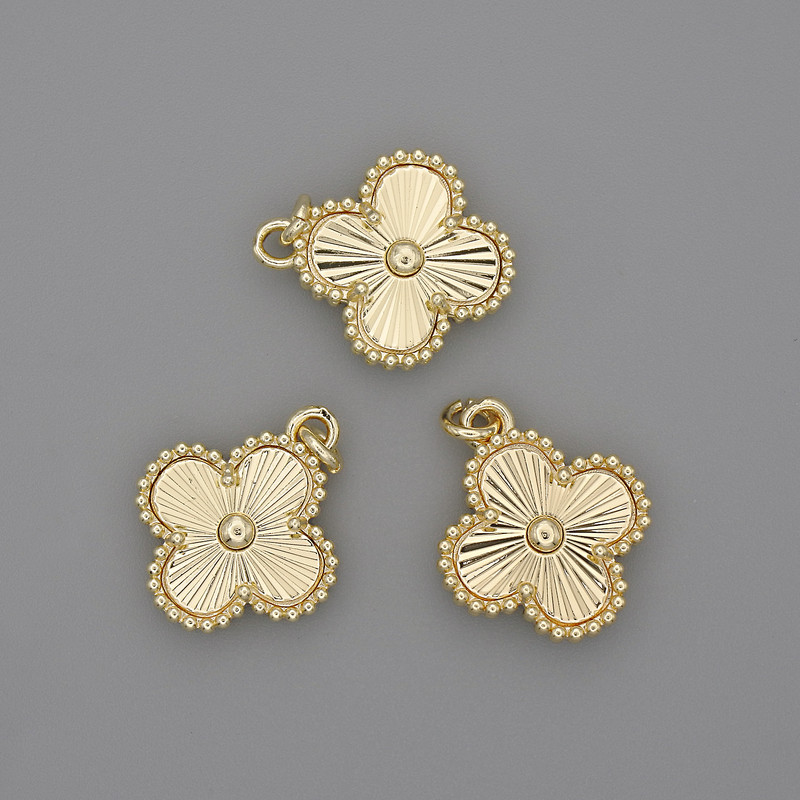 Wisiorek koniczyna 14×14 mm, długość 17 mm, złoty metal