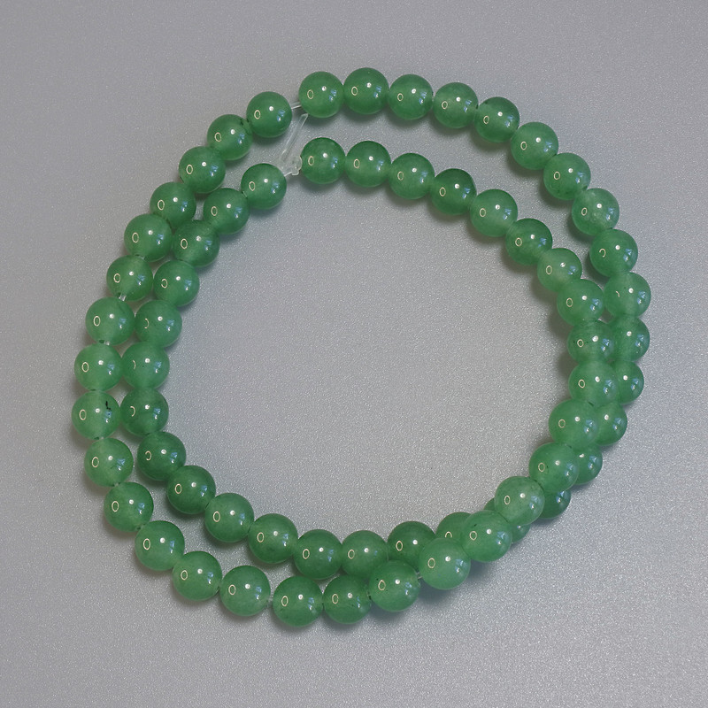 Koraliki z nefrytu — gładkie kuleczki 6,5 mm na nitce
