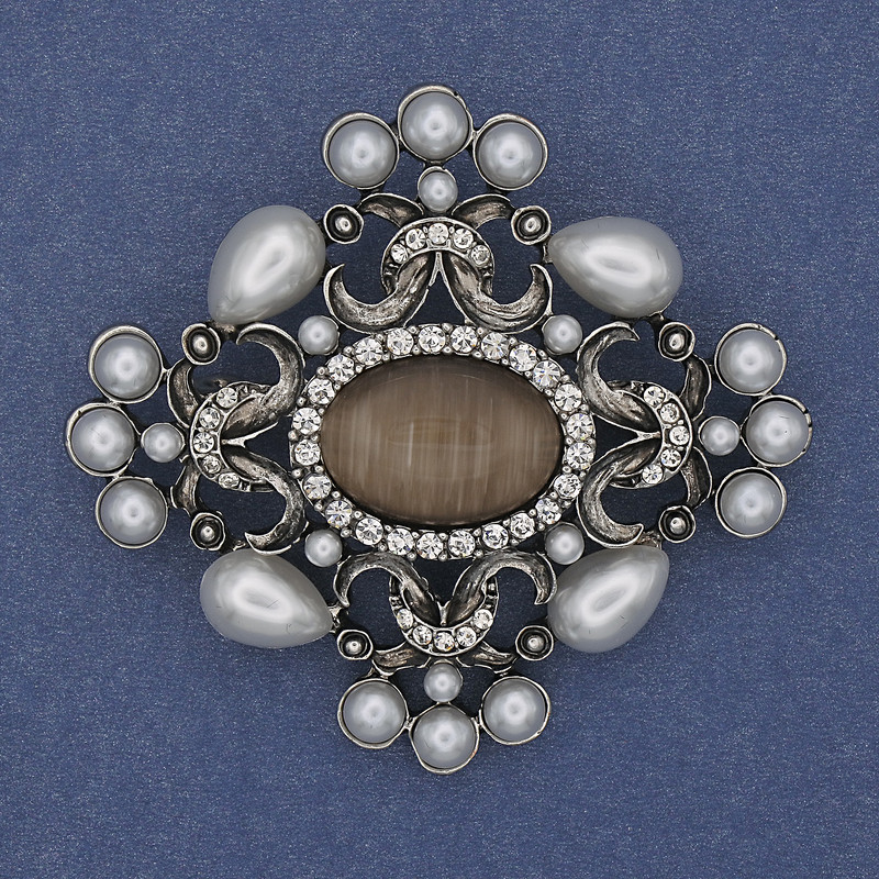 Broszka-wisiorek Akcent Perły Kocie Oko, białe kryształy, srebrzysty metal, 53×58 mm+