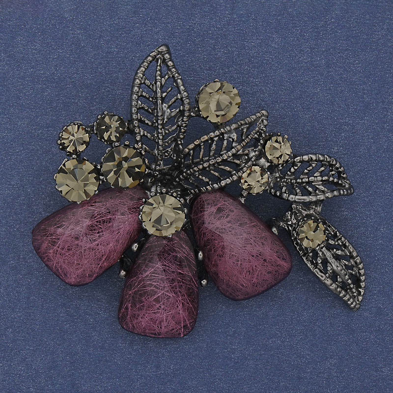 Broszka-kulon Akcent z różowym efektem akwarium, szare kryształy, srebrny metal 43×48 mm+