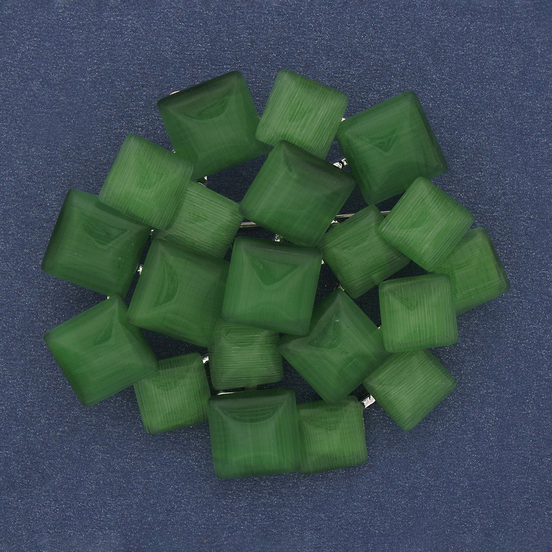 Broszka-wisior Akcent z zielonym kamieniem kocie oko, srebrzysty metal, 46×50 mm+