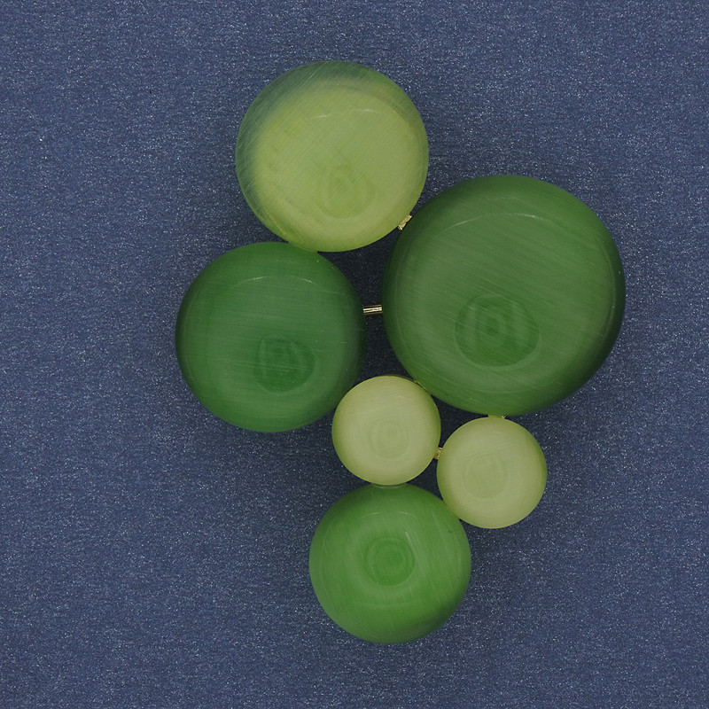 Broszka-wisiorek Akcent, zielone kocie oko, złoty metal, 33×43 mm