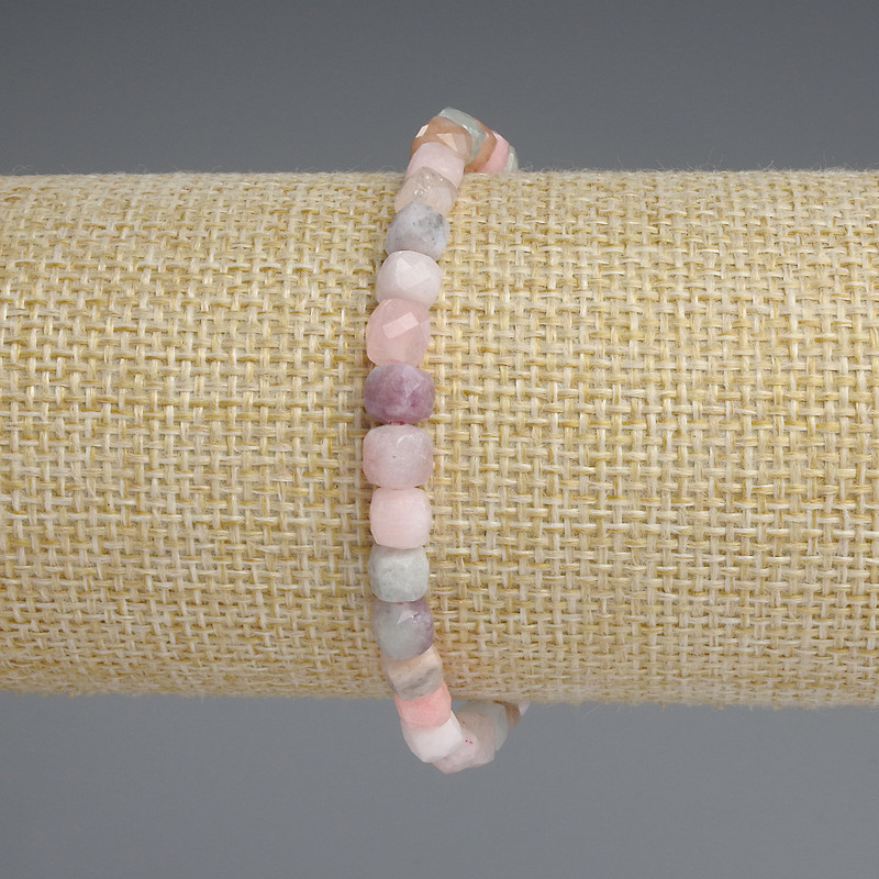 Bransoletka z jadeitu, szlifowane sześciany o wymiarze 5×5 mm, długość 18 cm, na elastycznej gumce