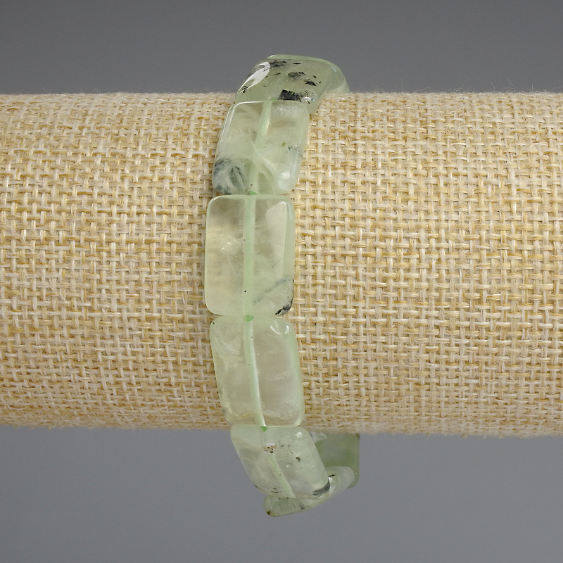 Bransoletka z prenitu o prostokątnym kształcie, ogniwo prostokątne łańcuszka, wymiary 16×12 mm, długość 18 cm, elastyczna