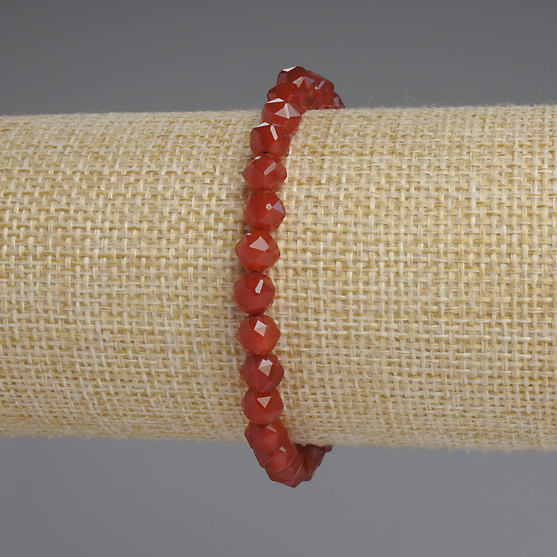 Bransoletka z karneolem, fasetowane bryłki, średnica 6×6 mm, długość 18 cm, elastyczna