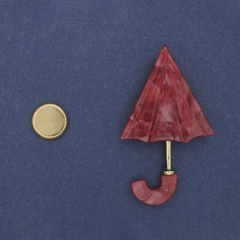 Broszka na magnesie parasolka akryl 63x36 mm +/- złoty metal
