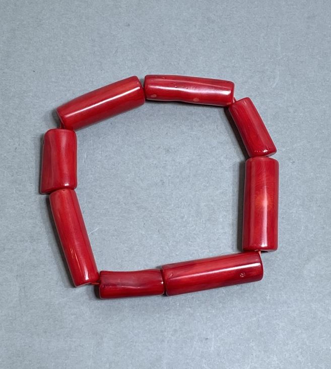 Bransoletka z korala fasetowanego, 20–29×7–12 mm, długość 18 cm, elastyczna