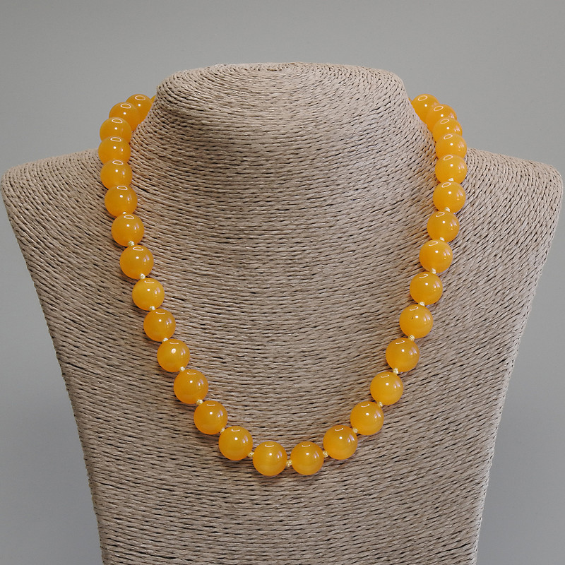 Naszyjnik z kocim okiem w kolorze pomarańczowym, gładkie kulki, średnica ok. 12 mm, długość 50 cm (+ 5 cm łańcuszka przedłużającego)