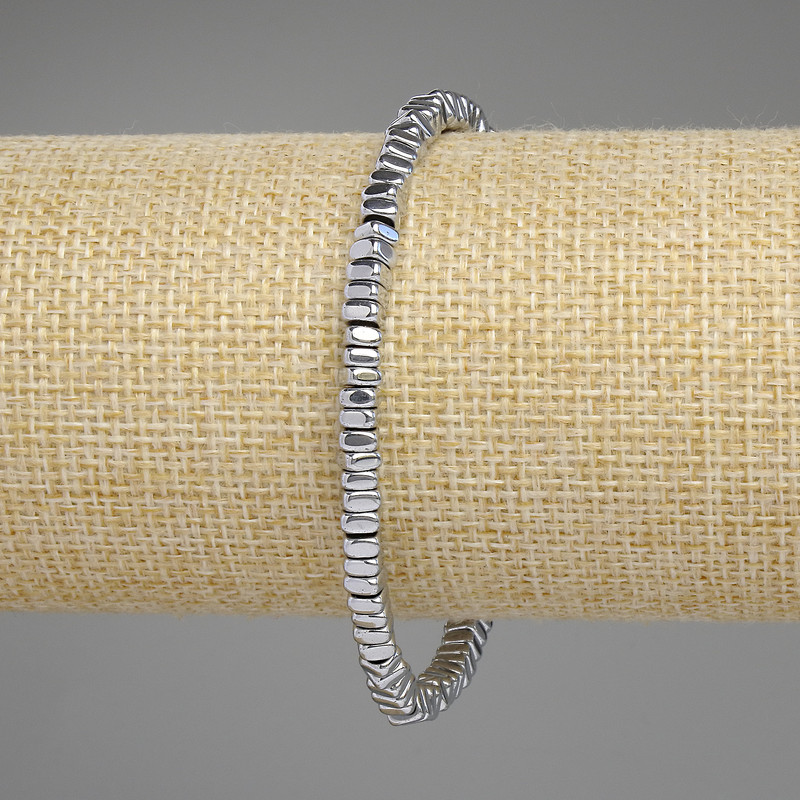 Bransoletka z hematytu w kolorze srebra, kwadratowe rondelki 4×2 mm, długość 18 cm, elastyczna