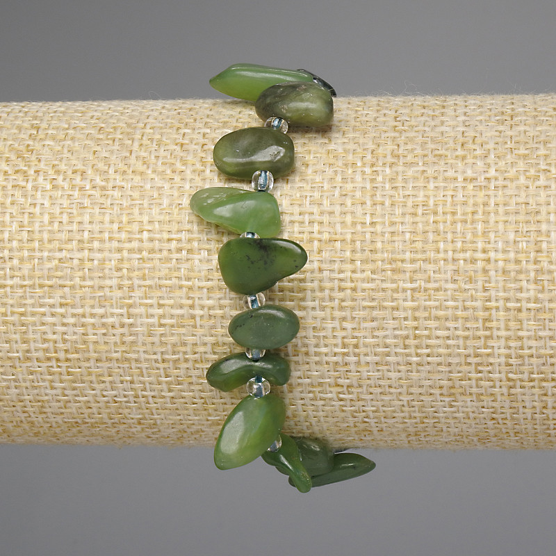 Bransoletka z jadeitu w formie fasetowanych kamieni «motyl»