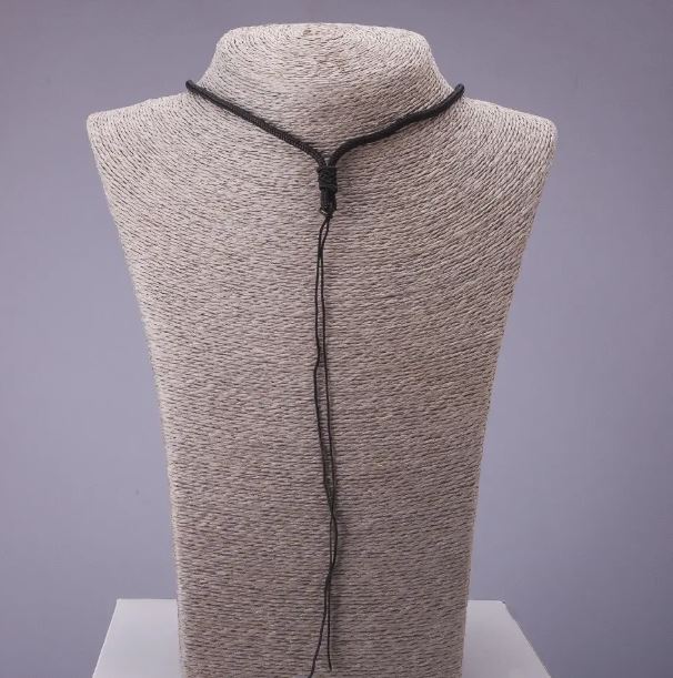 Czarny sznurek na szyję 60 cm