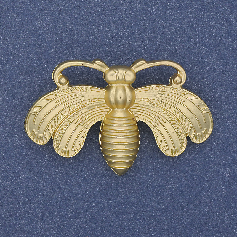 Broszka Motyl kolor matowego złota złocisty metal 50×33 mm+