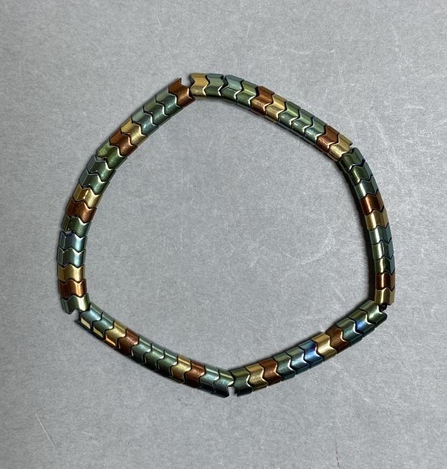 Bransoleta z hematitu w fali, średnica 5–5,4 mm, długość 18 cm, elastyczna