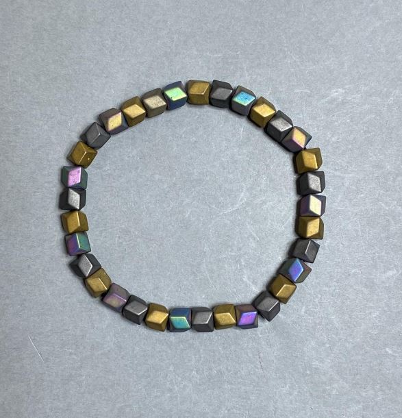 Bransoleta z matowego hematytu „Fala”