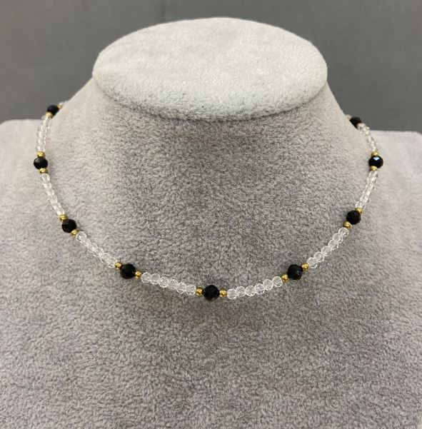 Choker z czeskiego kryształu, fasetowany rondel 3×2,5 mm i kule turmalinu 4 mm, długość 38 cm z przedłużającym łańcuszkiem 5 cm