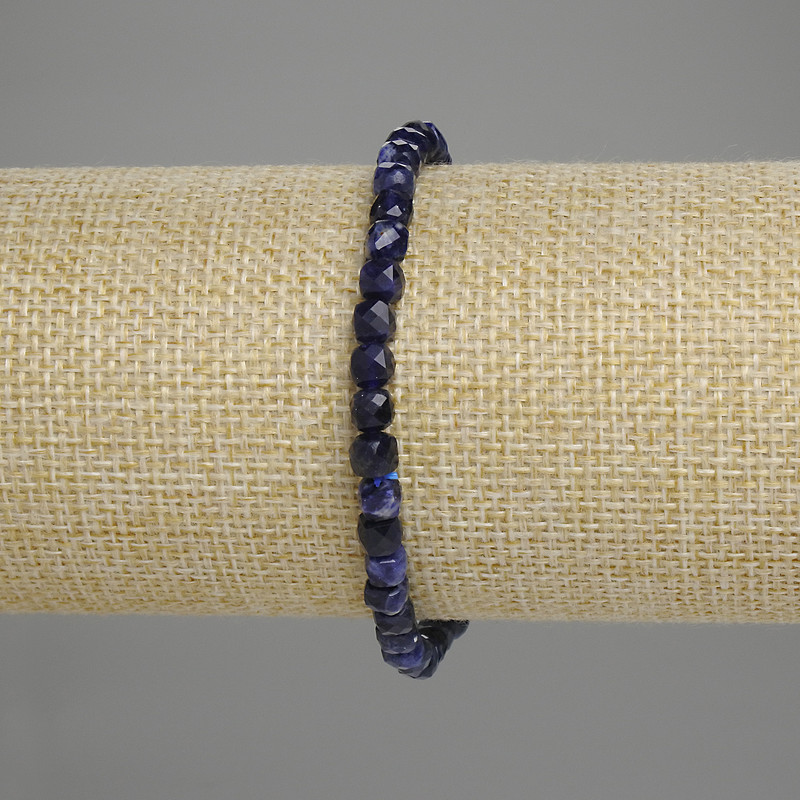 Bransoletka z sodalitu, fasetowane sześciany 4,5×4,5 mm, długość 18 cm (+/-)