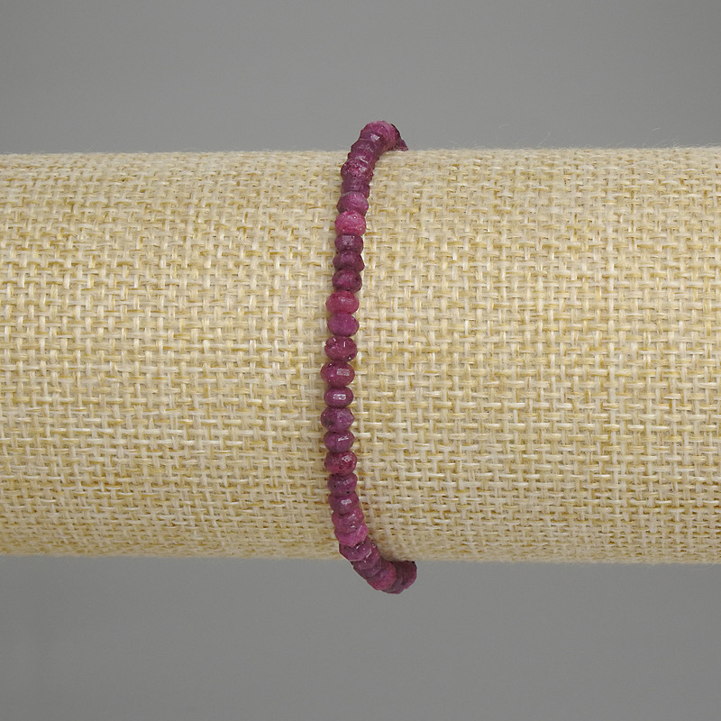 Bransoleta z rubinu fasetowanego 4×3 mm, długość 18 cm