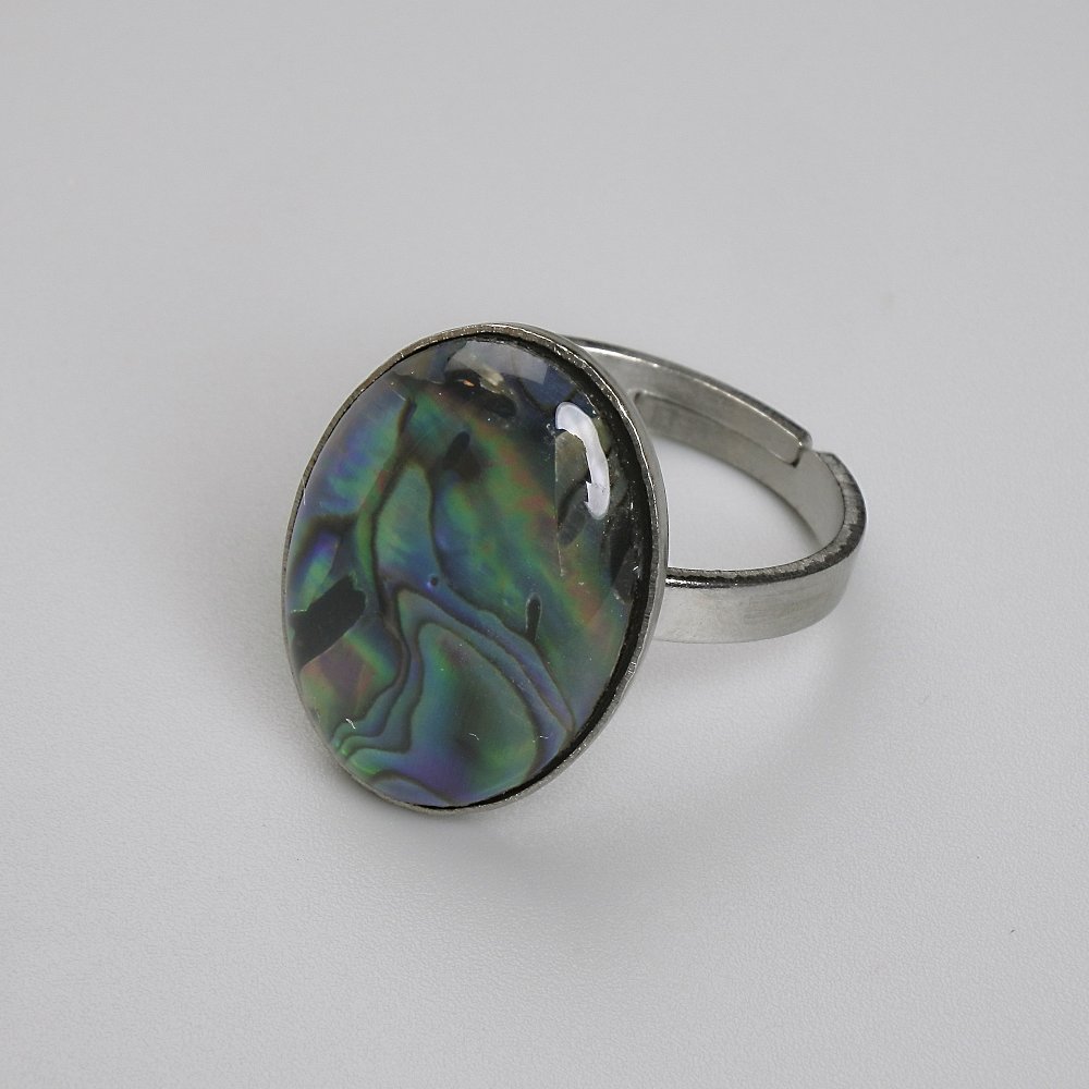 Kolczyk sztyft z chalcedonem, owalny 19×14 mm, bez dodatków, metal w kolorze srebra