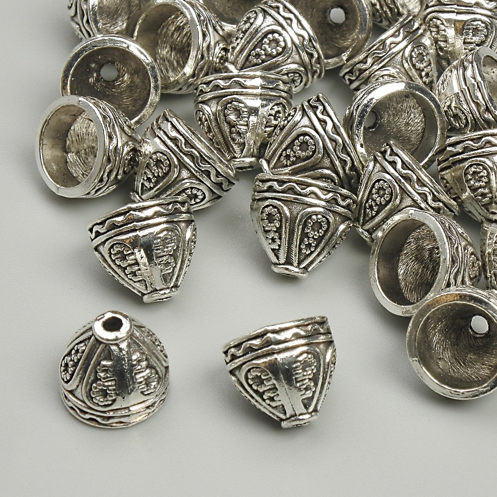 Końcówka do okuć, średnica 8×8 mm, otwór około 1,9 mm, srebrzysty kolor metalu, opakowanie 20 g (~24 szt.)
