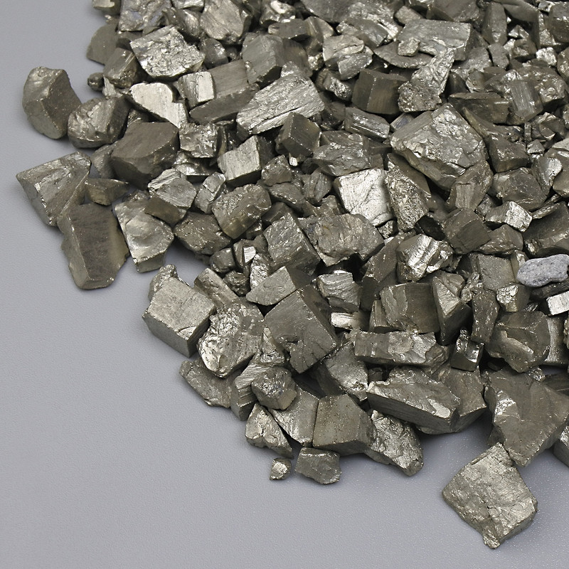 Piryt naturalny, drobina bez otworu, 2–12×3–8 mm ± (na 100 g ±)